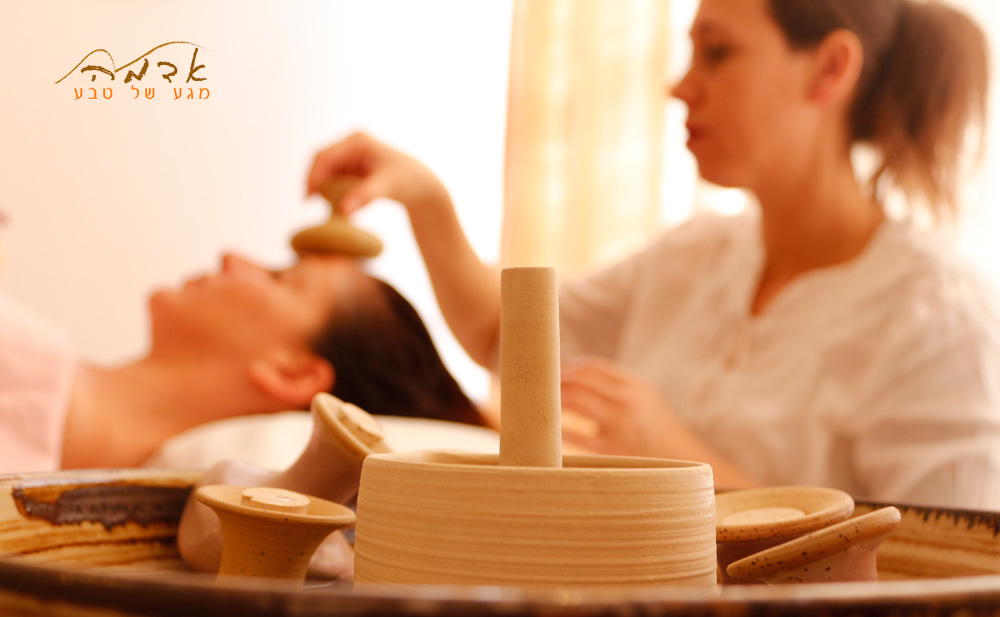 טיפול פנים לרענון עידוד התחדשות עור הפנים עם כדים