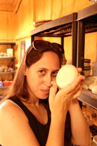 שרית עמיבר אנקורי מפתחת שיטת אדמה מגע של טבע